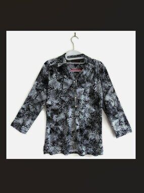 CLEARANCE Black White Snake Print Top S Slinky Knit Office Career Casual Travel